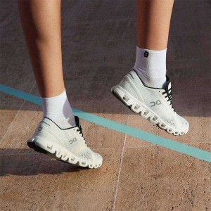 On Cloud X White / Black | SN-ON28799